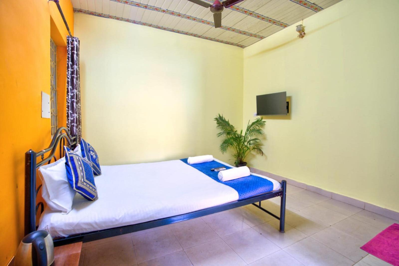 Hotel Savita Calangute Exterior photo